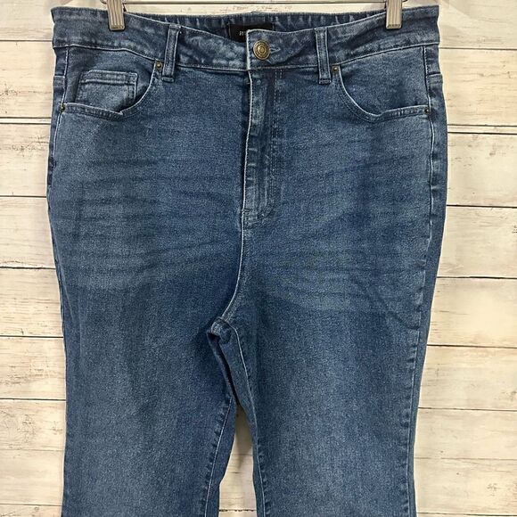 FOREVER 21 High Waist Flare Jeans - Picture 2 of 5